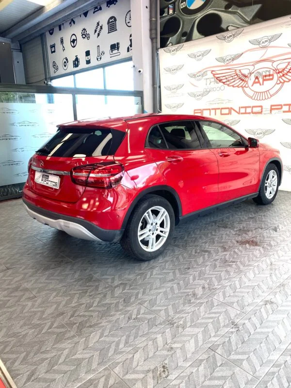 MERCEDES-BENZ GLA 2.0D