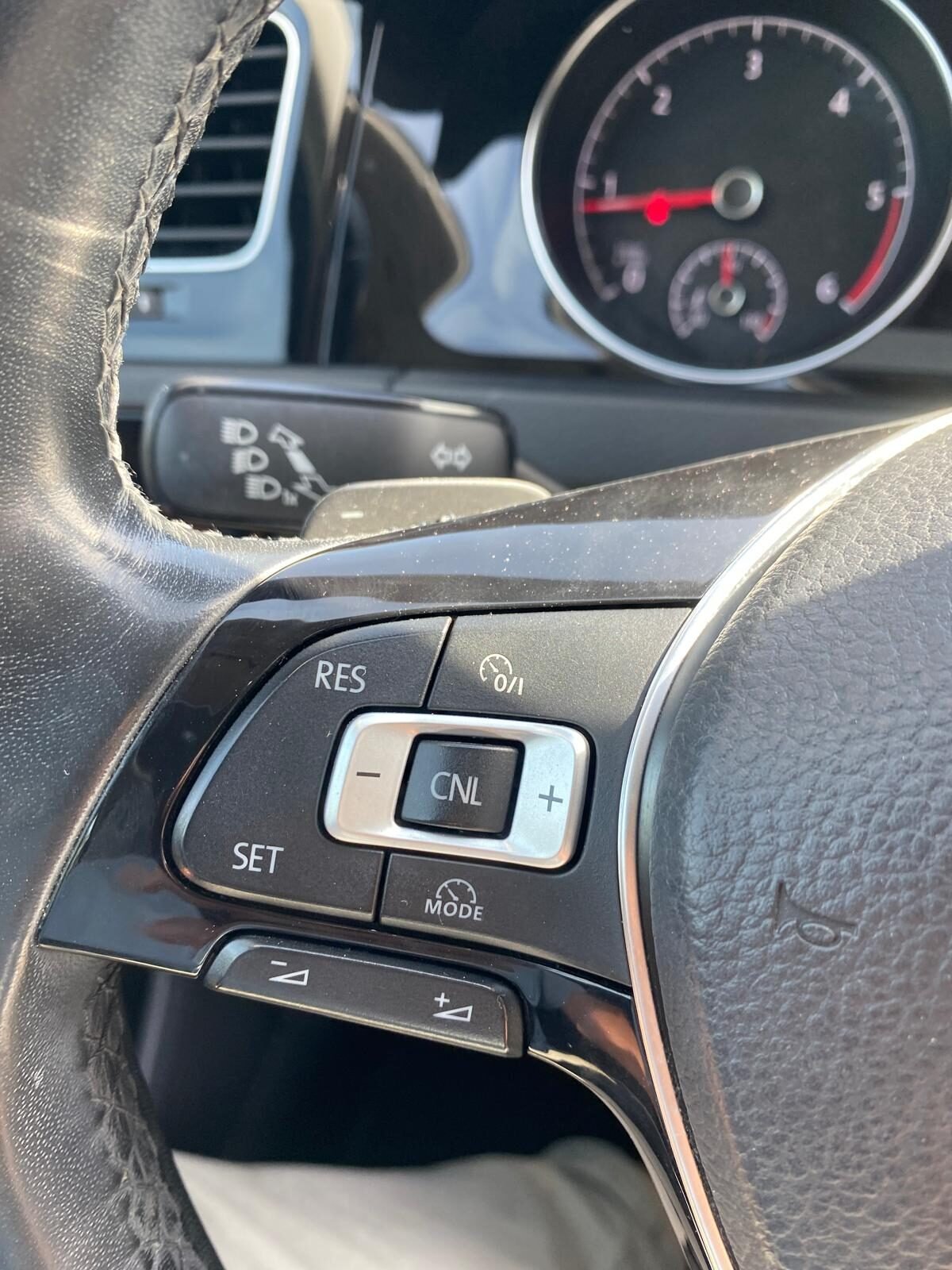 VOLKSWAGEN GOLF R LINE