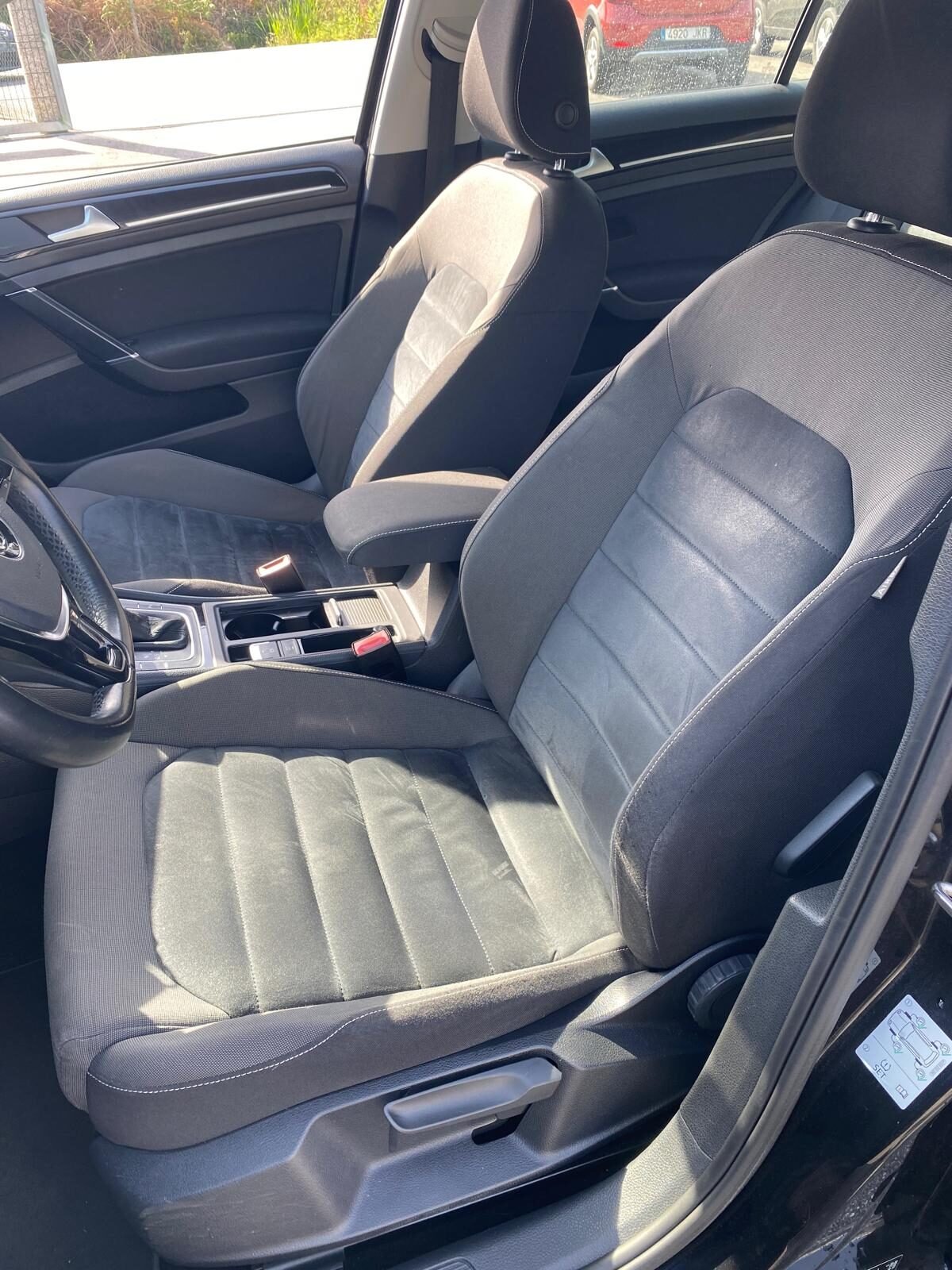 VOLKSWAGEN GOLF R LINE