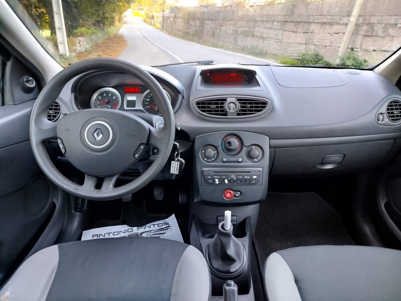 RENAULT CLIO 1.2 gasolina 75cv